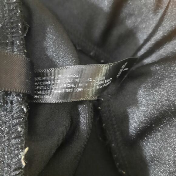 Torrid Full Length Matte Liquid Womens Black 2" Waist Band Leggings Size 1X - Picture 4 of 6